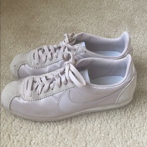 Size 8.5 women’s Nikes